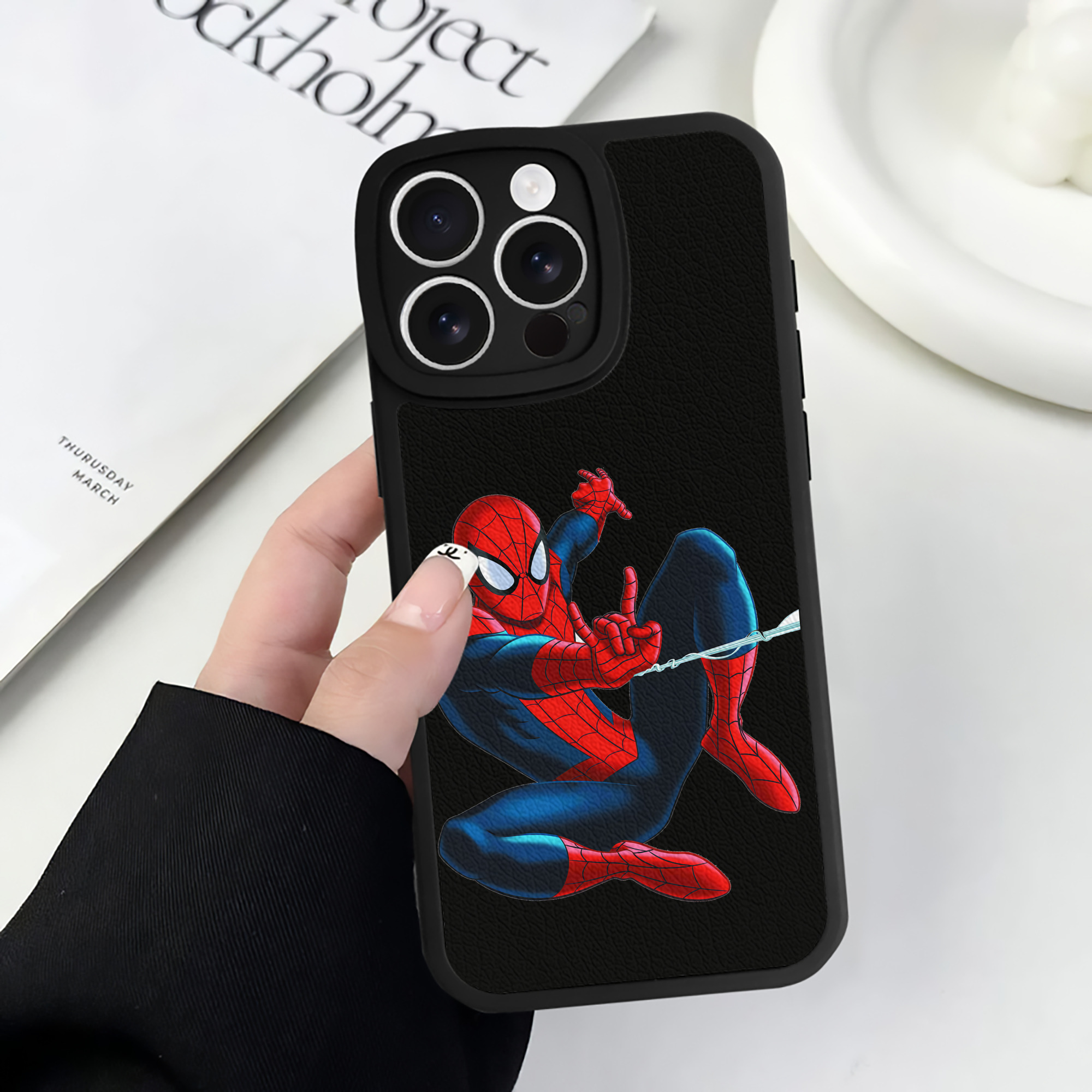 Spider Man スパイダーマン 【iPhone 16シリーズ対応】シリコンスマホケース（レザー調） 材質：シリコン